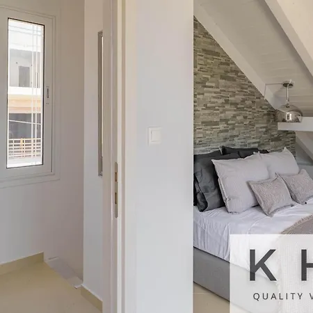 Top Floor Loft With Sea View & Large Balconies! Apartmán