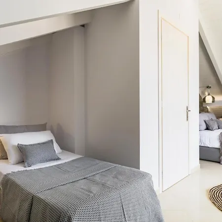 Top Floor Loft With Sea View & Large Balconies! شقة *