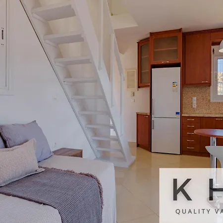 Top Floor Loft With Sea View & Large Balconies! شقة