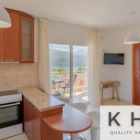 Top Floor Loft With Sea View & Large Balconies! أرغوستولي